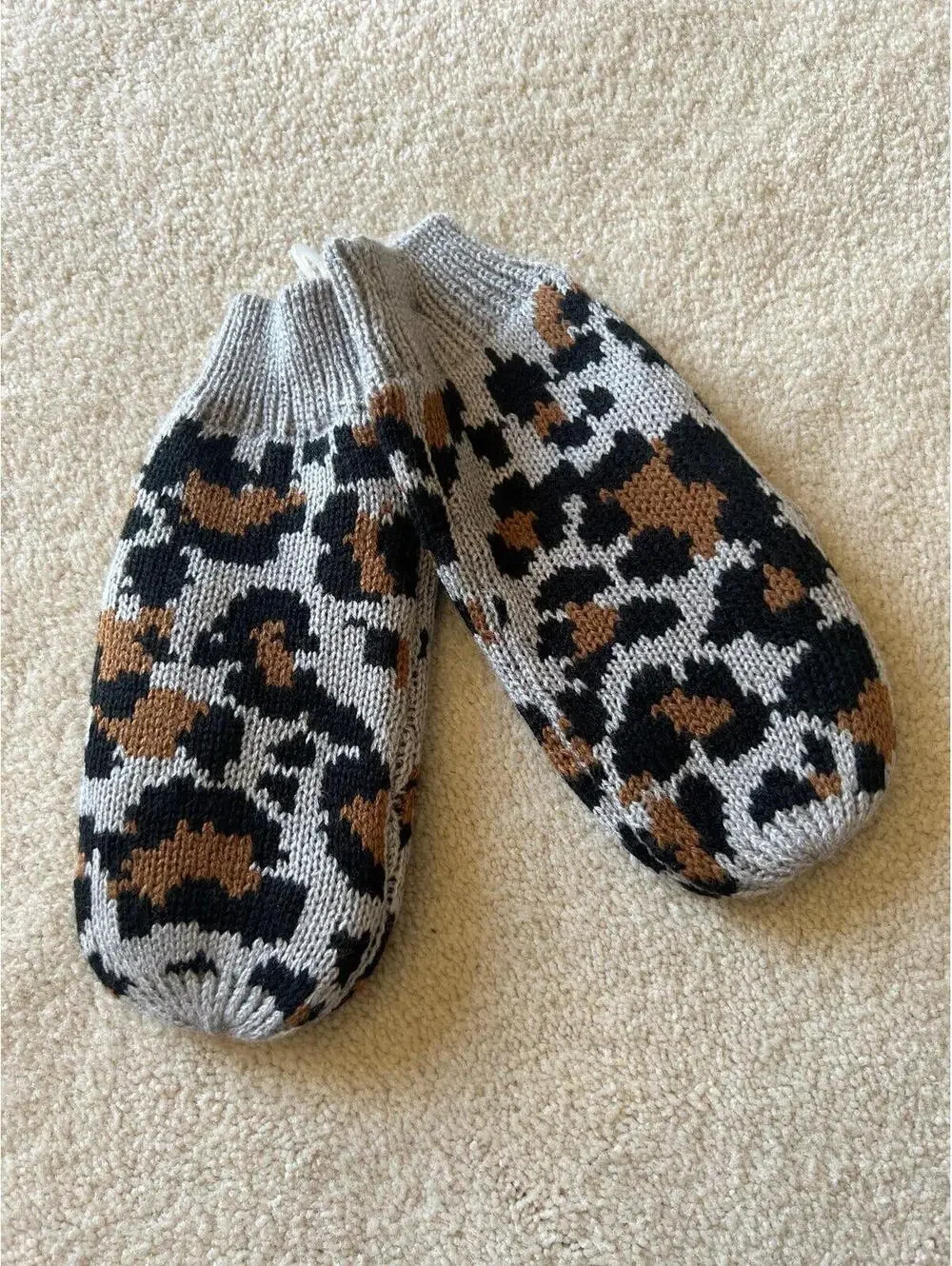 Old Navy leopard Mittens